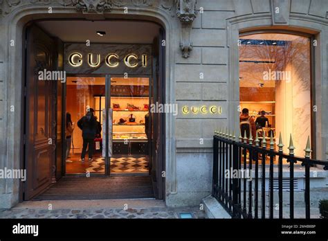 gucci avenue montaigne metro|avenue montaigne paris.